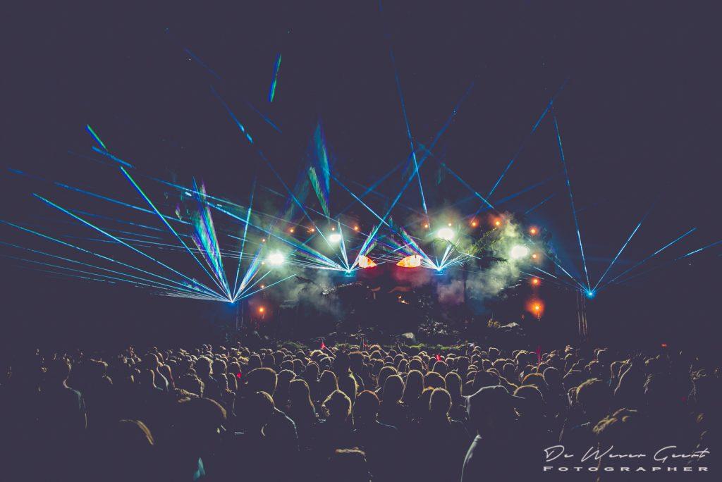 Bedrijfsfestival organiseren Sfeerfoto Tropical party Jeugdhuis tOogpunt