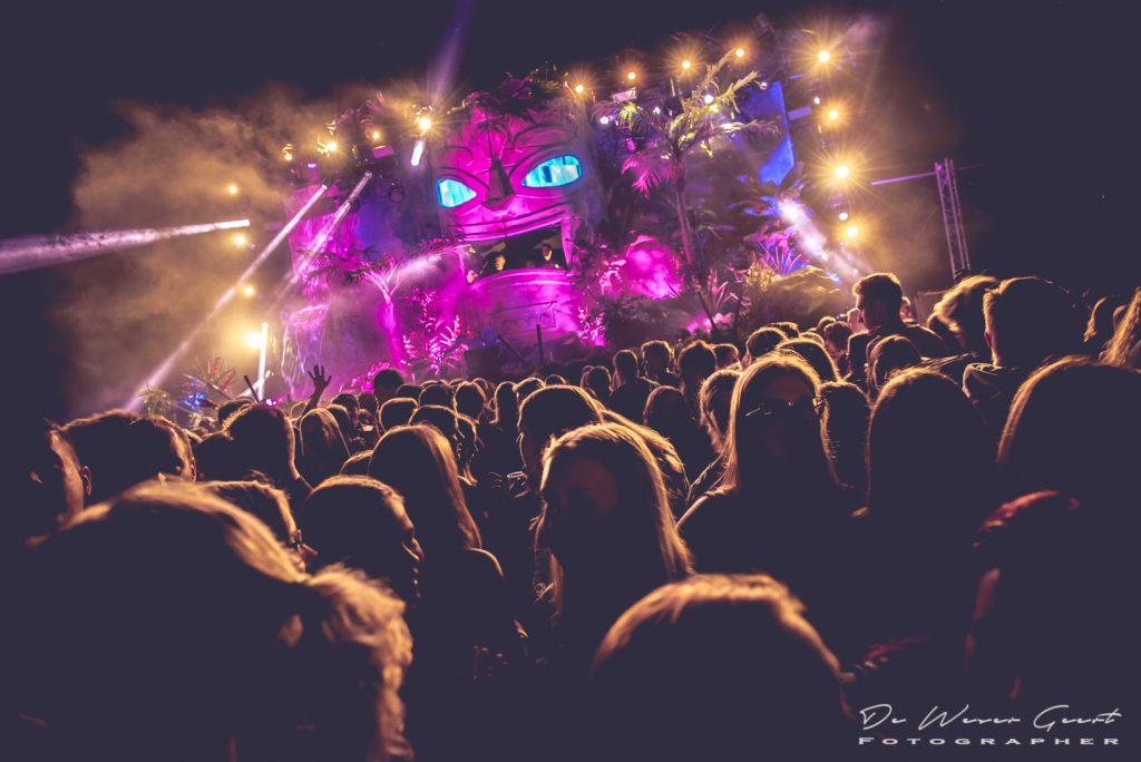 Bedrijfsfestival organiseren Sfeerfoto Tropical party Jeugdhuis tOogpunt Festival
