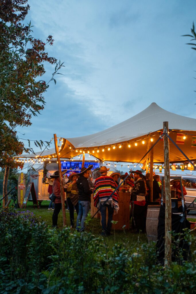Waarom een familiedag organiseren bij jouw bedrijf een slimme investering is Mexicaans feest - Overdekte tent